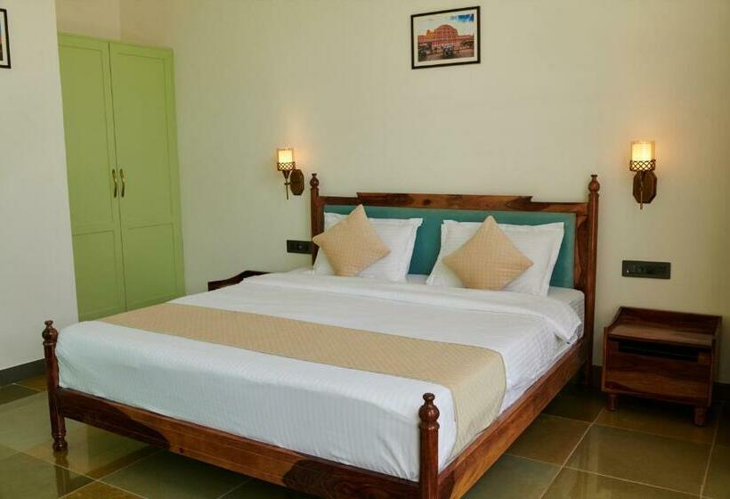 جناح جونيور, Free Birds Bungalow