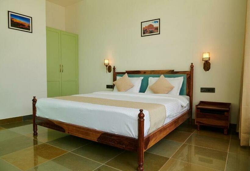 جناح جونيور, Free Birds Bungalow