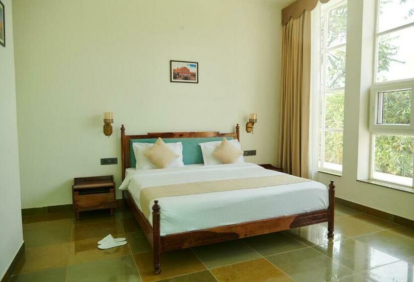 جناح جونيور, Free Birds Bungalow