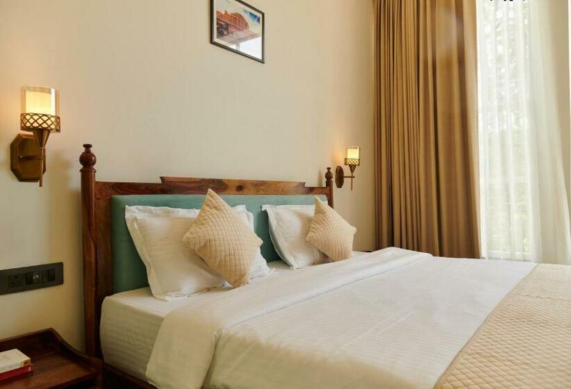 جناح جونيور, Free Birds Bungalow