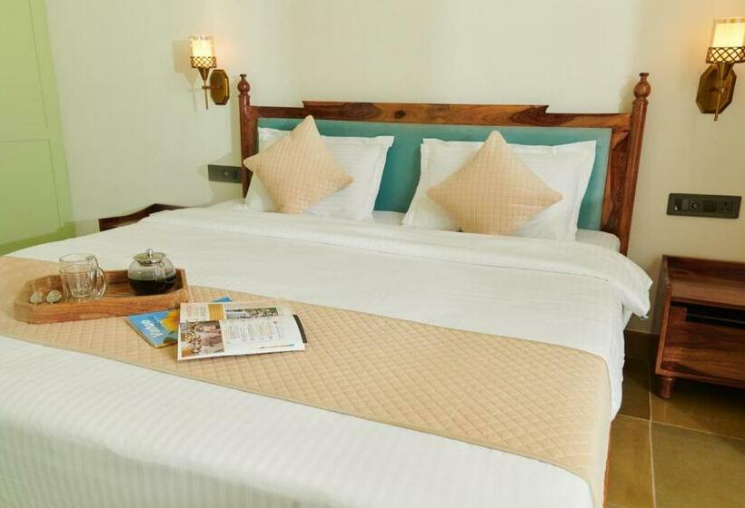 جناح جونيور, Free Birds Bungalow