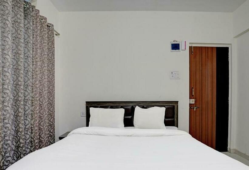 غرفة ديلوكس ثلاثية, Oyo The Maharaja Place