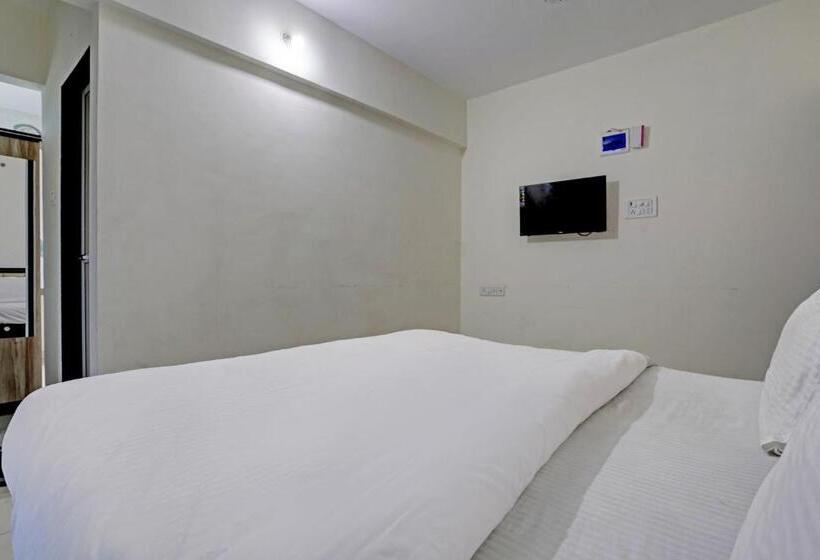 غرفة ديلوكس ثلاثية, Oyo The Maharaja Place