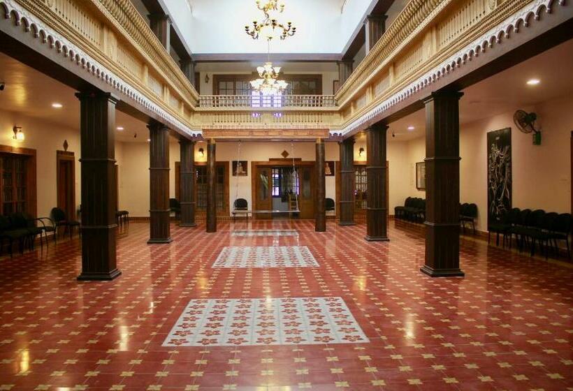 豪华房间, Thiruchitrambalam Palace Resort