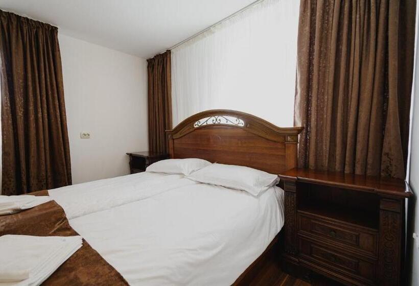 شقة غرفتين, Casa Baronului