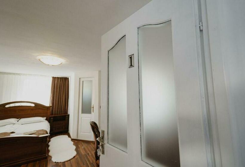 غرفة قياسية, Casa Baronului