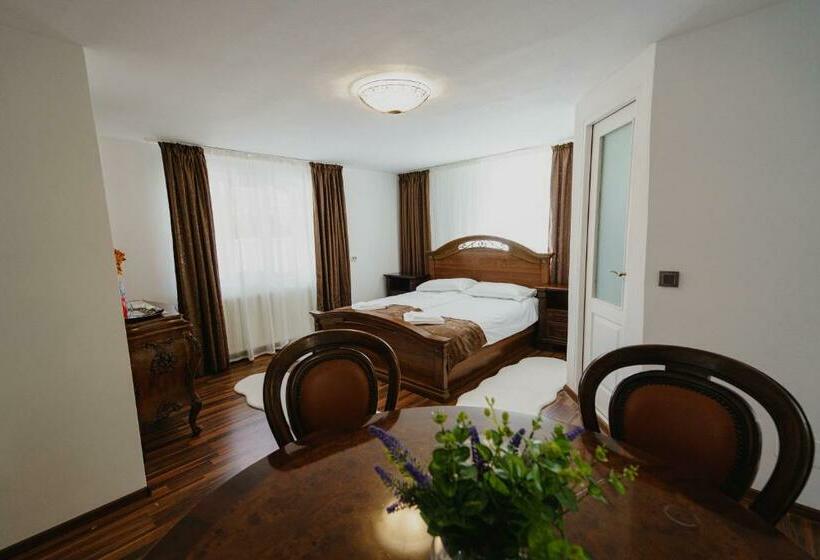 غرفة قياسية, Casa Baronului