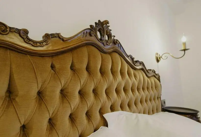 اتاق لوکس, Casa Baronului