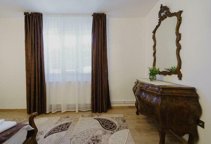 اتاق لوکس, Casa Baronului