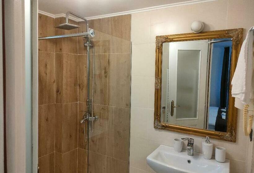 شقة غرفتين, Casa Baronului