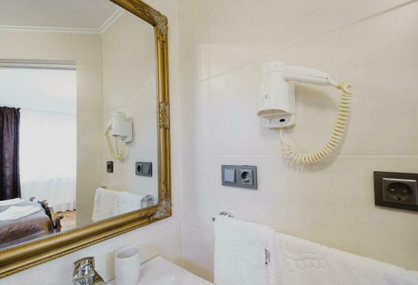 شقة غرفتين, Casa Baronului