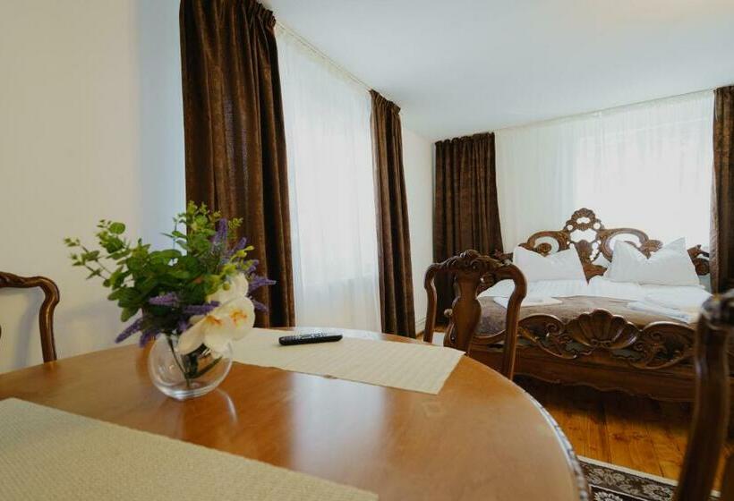 شقة غرفتين, Casa Baronului