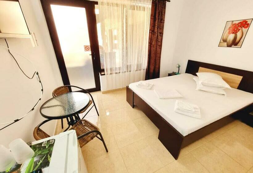 غرفة قياسية ثلاثية, Complex Casa Ani