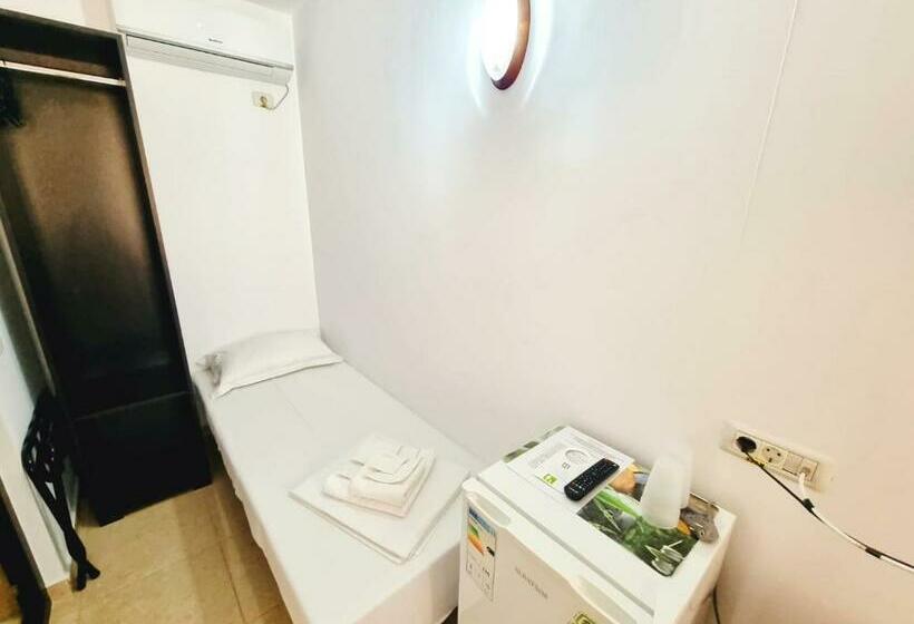 غرفة قياسية ثلاثية, Complex Casa Ani