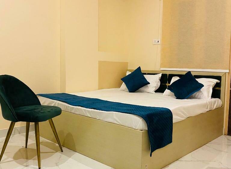 جناح عائلي, Golden Lotus Varanasi