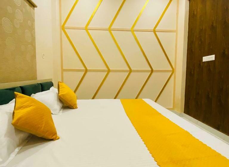 جناح عائلي, Golden Lotus Varanasi