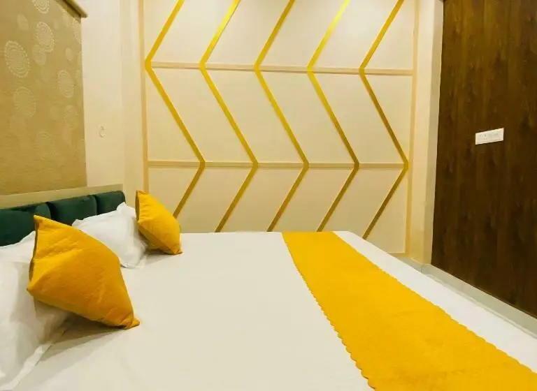 Perhesviitti, Golden Lotus Varanasi