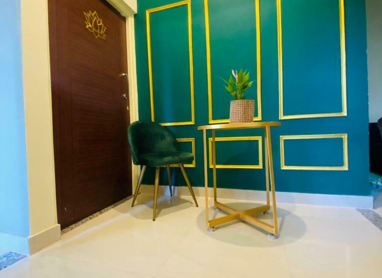 جناح عائلي, Golden Lotus Varanasi