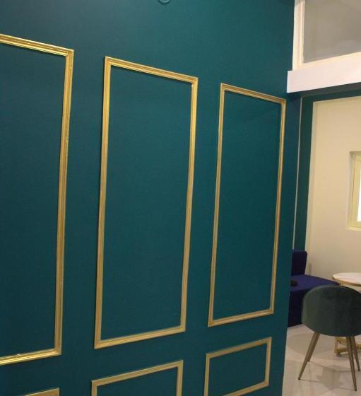 جناح عائلي, Golden Lotus Varanasi