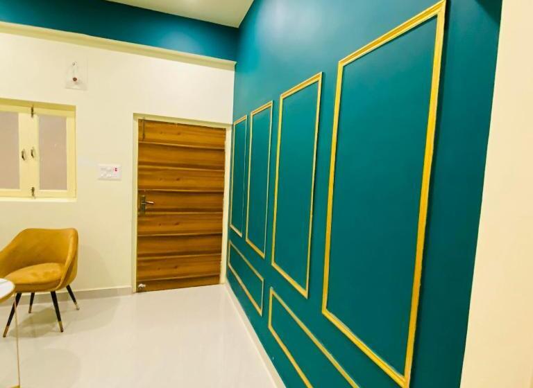 جناح عائلي, Golden Lotus Varanasi