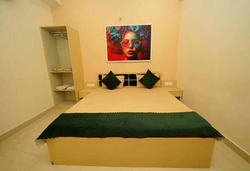 غرفة عائلية, Golden Lotus Varanasi