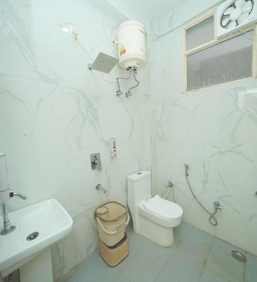 غرفة عائلية, Golden Lotus Varanasi