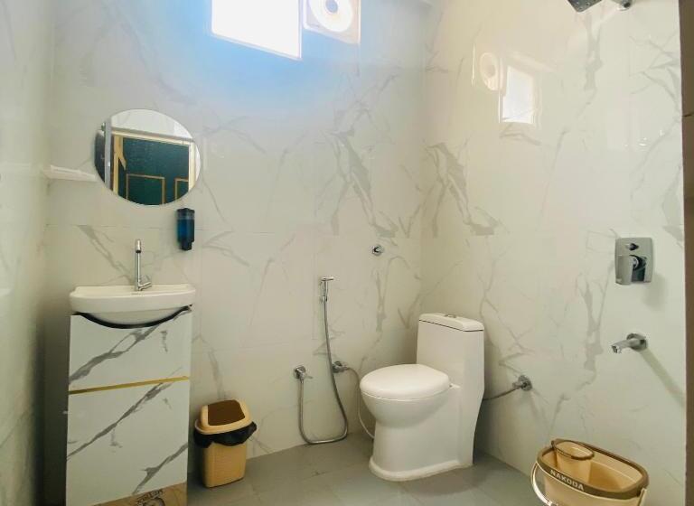 غرفة عائلية, Golden Lotus Varanasi