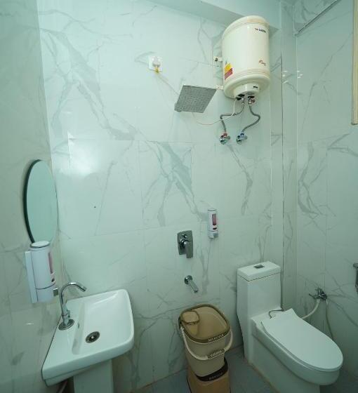 غرفة عائلية, Golden Lotus Varanasi