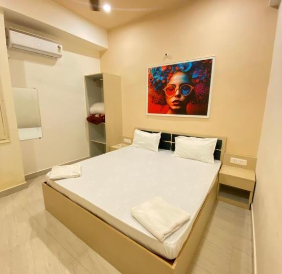 جناح عائلي, Golden Lotus Varanasi