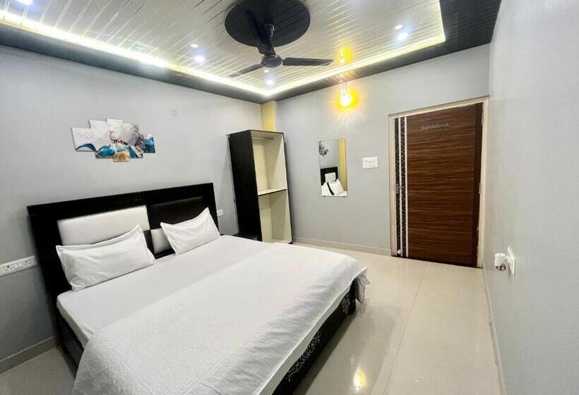 جناح عائلي, Golden Lotus Varanasi