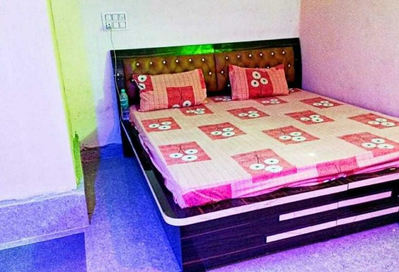 חדר קלאסי לשלושה, O Maya