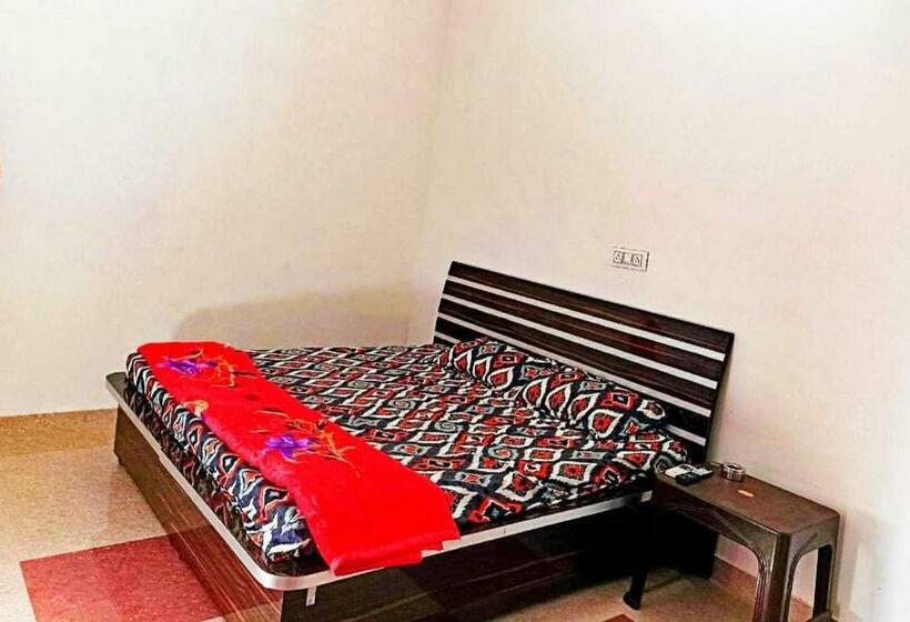 חדר קלאסי לשלושה, O Maya