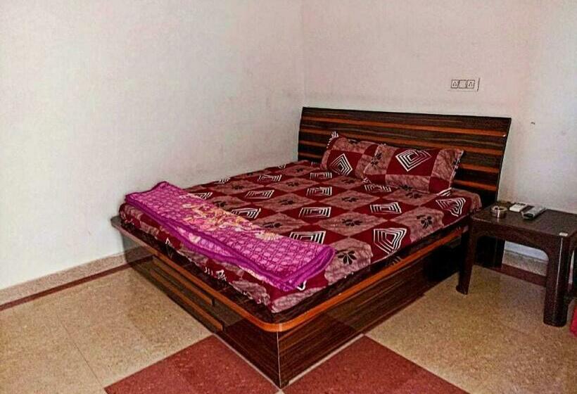 חדר קלאסי לשלושה, O Maya