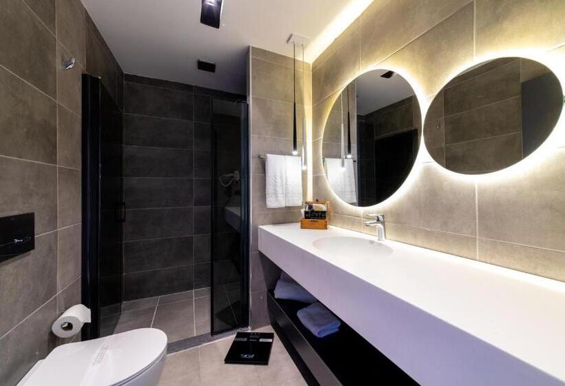 デラックストリプルルーム, Ramitos Boutique