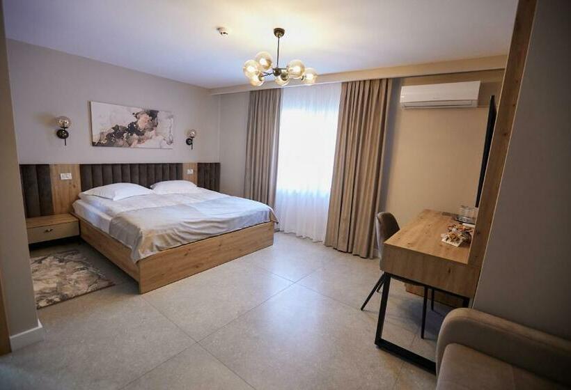 Номер Deluxe, Pensiune Restaurant Pizzerie 2 Păuni