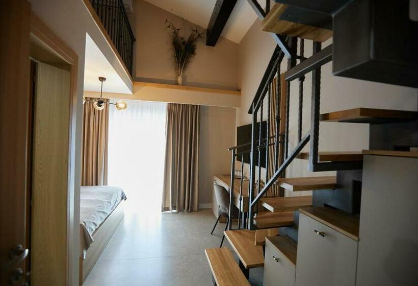 חדר משפחתי, Pensiune Restaurant Pizzerie 2 Păuni