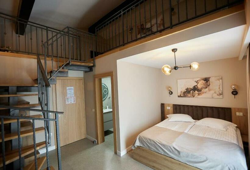 חדר משפחתי, Pensiune Restaurant Pizzerie 2 Păuni