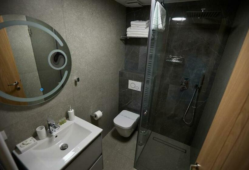 חדר משפחתי, Pensiune Restaurant Pizzerie 2 Păuni