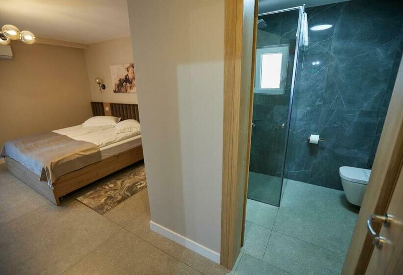 חדר סטנדרט עם מרפסת, Pensiune Restaurant Pizzerie 2 Păuni