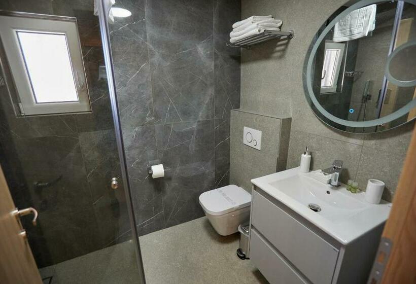 חדר סטנדרט עם מרפסת, Pensiune Restaurant Pizzerie 2 Păuni