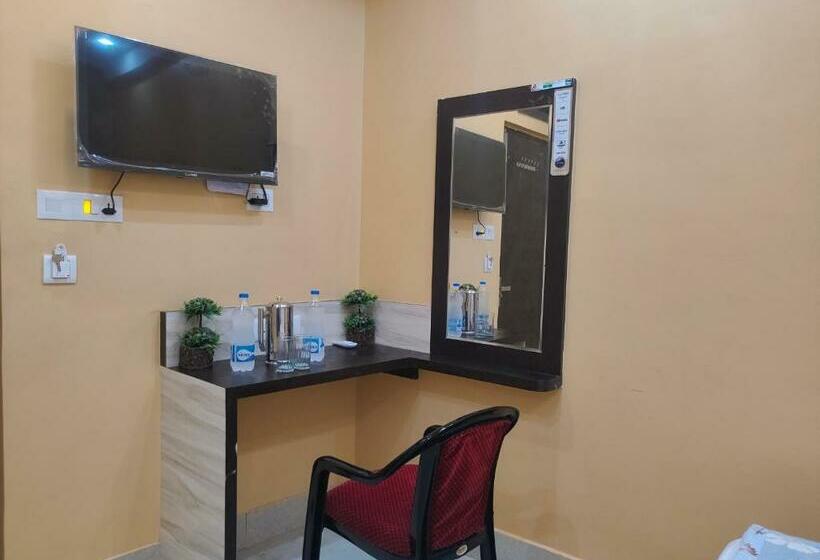 스탠다드 룸, Vaishnavi Near Baba Dham Temple