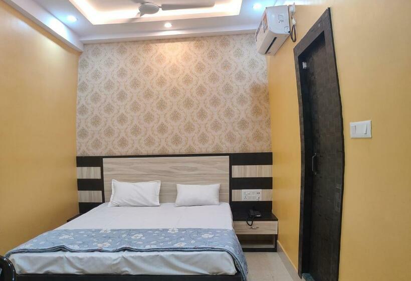 스탠다드 룸, Vaishnavi Near Baba Dham Temple