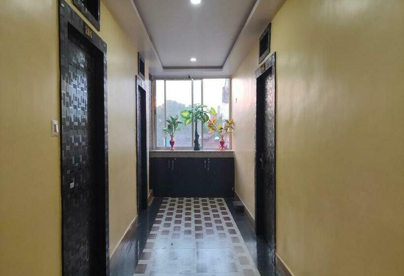 스탠다드 룸, Vaishnavi Near Baba Dham Temple