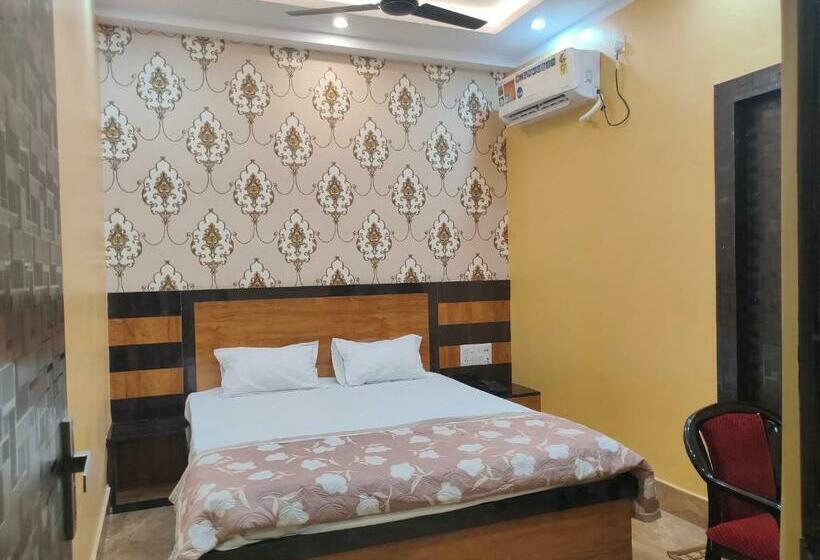 스탠다드 룸, Vaishnavi Near Baba Dham Temple