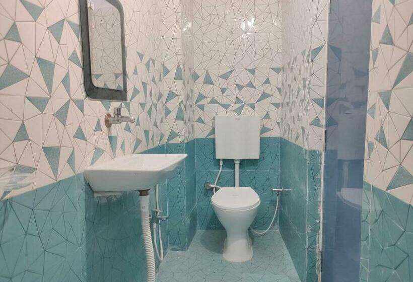 스탠다드 룸, Vaishnavi Near Baba Dham Temple