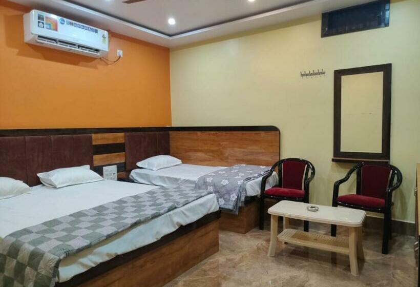 스탠다드 룸, Vaishnavi Near Baba Dham Temple