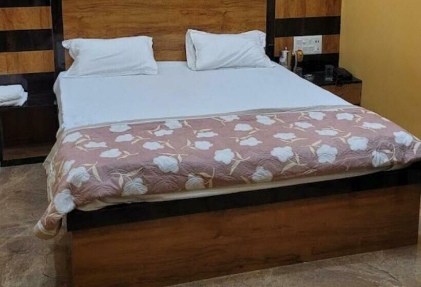 스탠다드 룸, Vaishnavi Near Baba Dham Temple