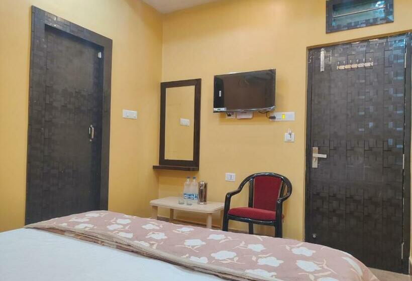 스탠다드 룸, Vaishnavi Near Baba Dham Temple