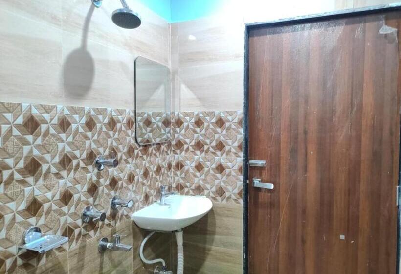 스탠다드 룸, Vaishnavi Near Baba Dham Temple