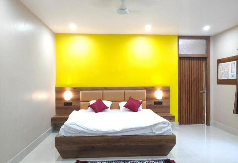 스탠다드 룸, Vaishnavi Near Baba Dham Temple